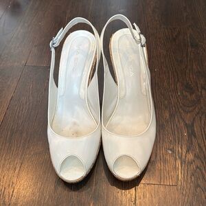 Via Spiga Patent Leather white Peep Toe Heels Sz 8 M- Preowned